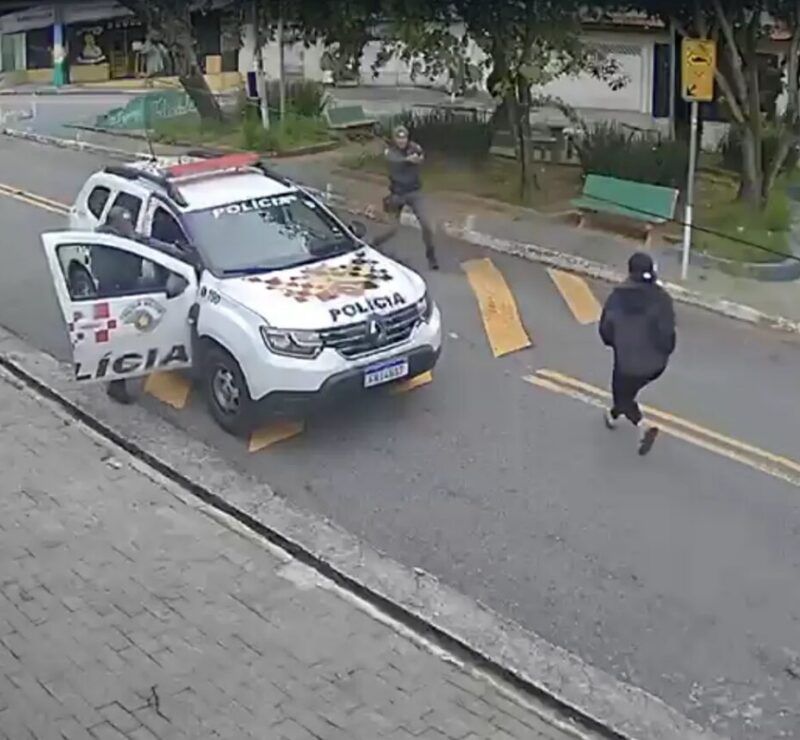 Homem é ferido por policial após ataque a viatura em Osasco